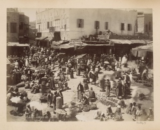 Markt met handelaren en bezoekers in Jaffa