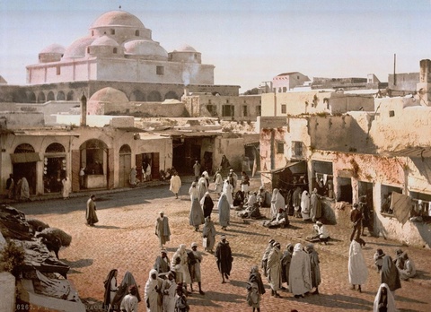 This color lithograph depicts the Bazaar of Bab Souika, next to Sidi Mahrez Mosque in Tunis, in 1899.